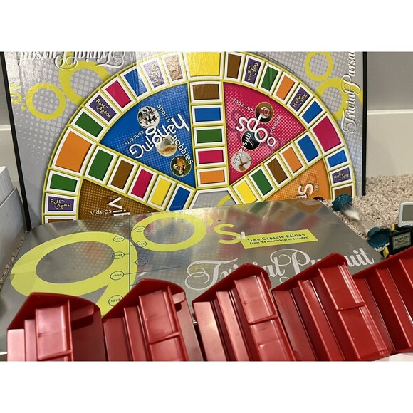 90's Trivial Pursuit - Trivia Time Capsule Edition Board Game in Collector Tin - Picture 3 of 4